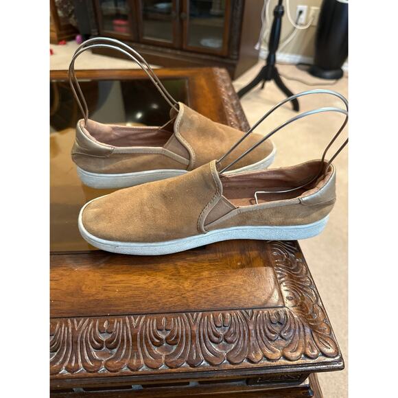 Womens UGG Suede Slip On Shoes. Size 9 - Picture 2 of 6